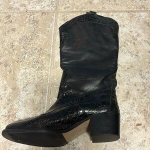 Joan and David black pure leather boots, made in Italy.